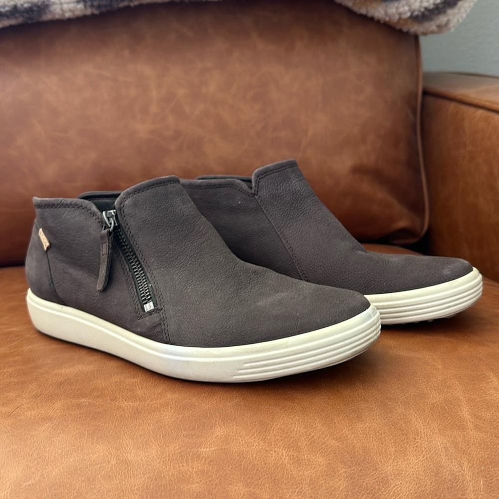 Ecco Chukka Sneakers